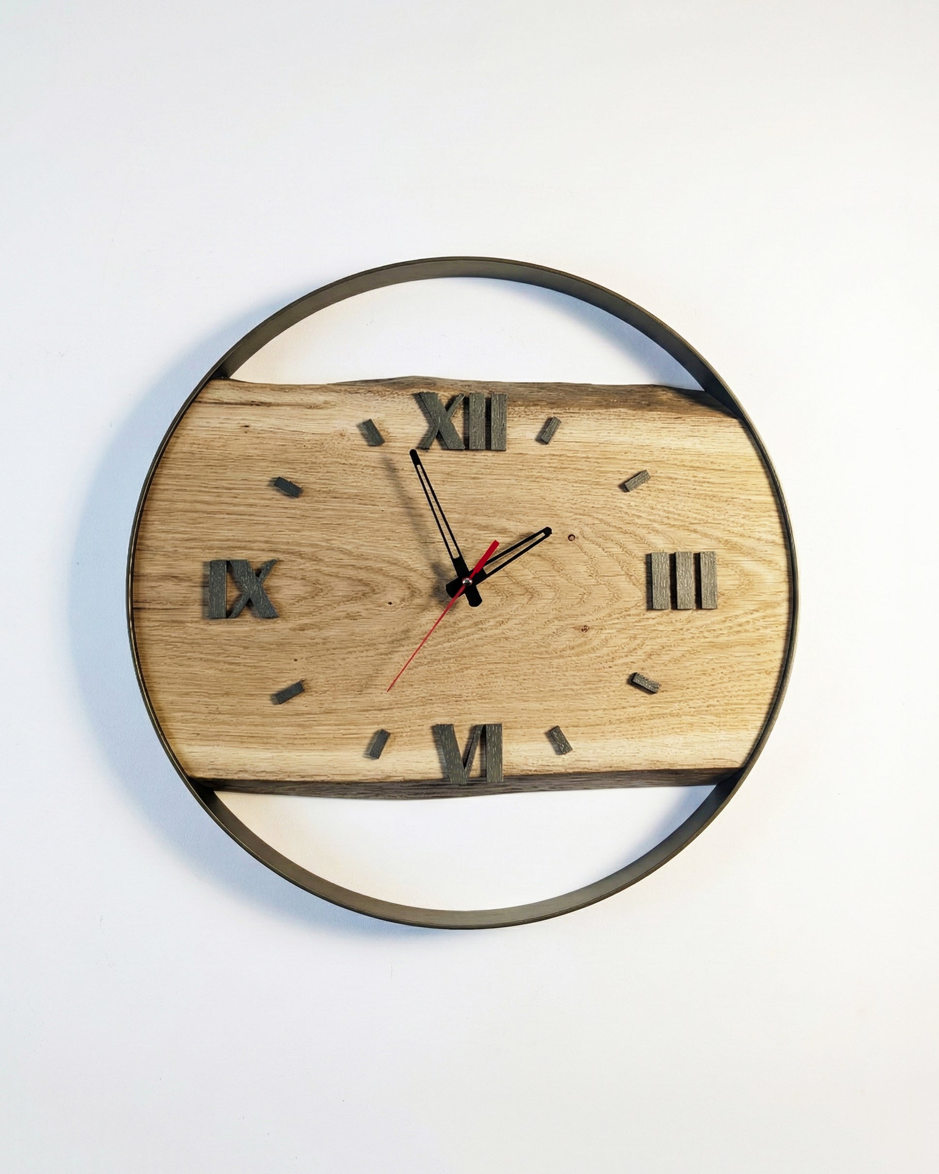 Handcrafted Live Edge European Oak Wall Clock RELICTUM GOLD 18"