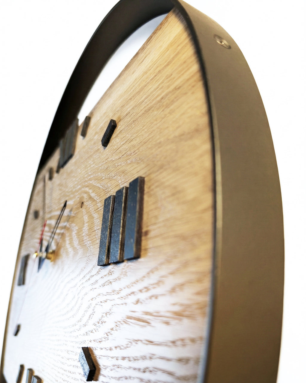 Handcrafted Live Edge European Oak Wall Clock RELICTUM GOLD 18"