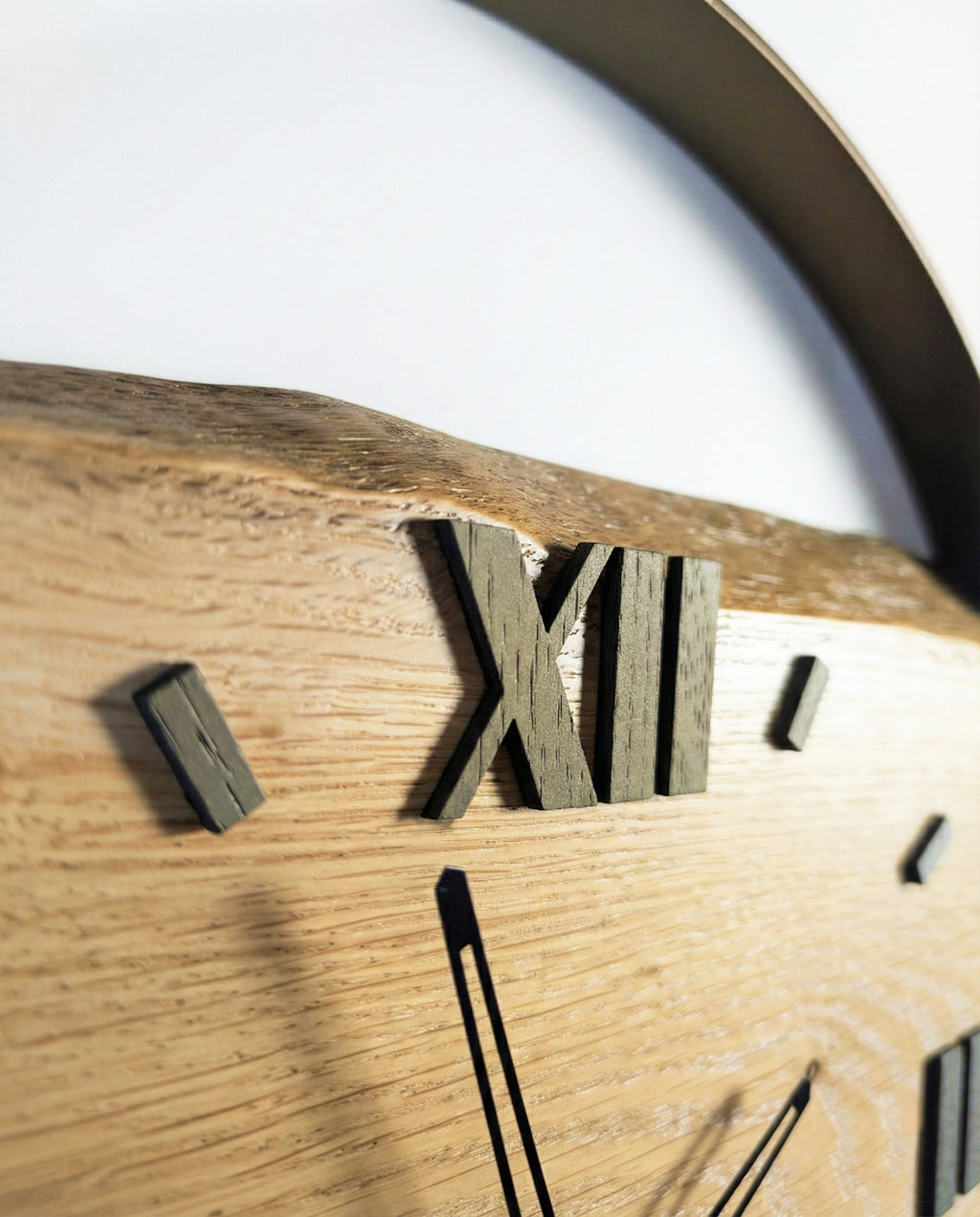 Handcrafted Live Edge European Oak Wall Clock RELICTUM GOLD 18"